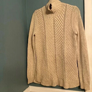 Vince women’s cream turtle neck sweater - medium - yak/wool - beautiful